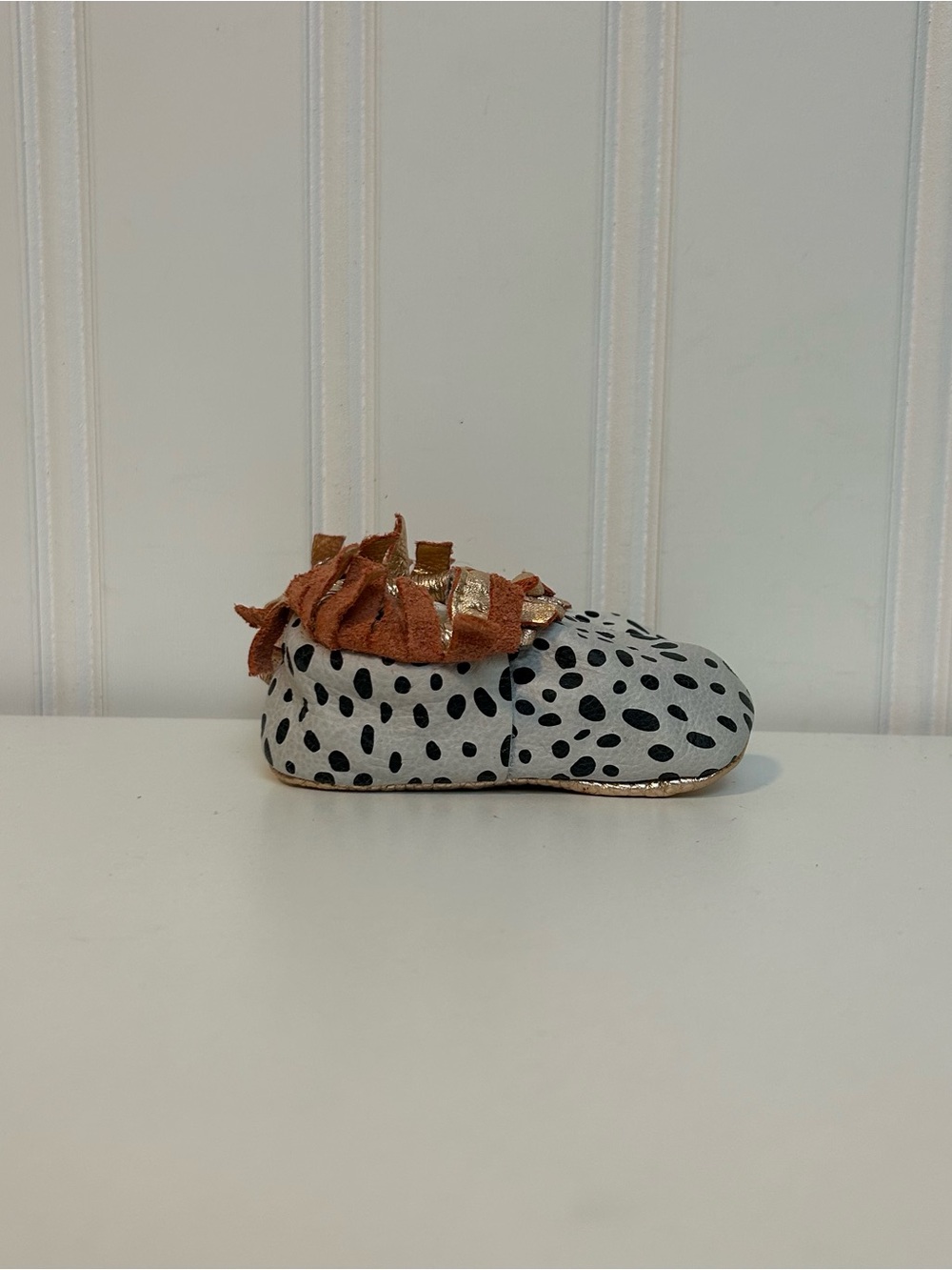 Freshly picked metallic pink black white Polka crib booties